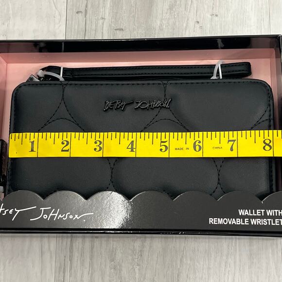 Betsey Johnson Black Bubble Heart Faux Leather Wallet Removable Wristlet - Picture 6 of 7